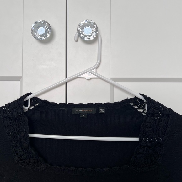 BCBG Knit top with embroidery detailing - Picture 5 of 5